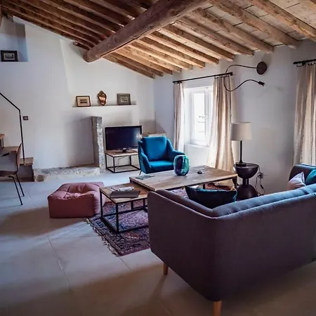 Douceur Uzetienne De Caractere Climatise *