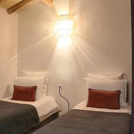 Douceur Uzetienne De Caractere Climatise Юзес