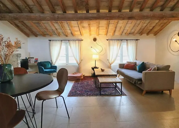 Douceur Uzetienne De Caractere Climatise Διαμέρισμα